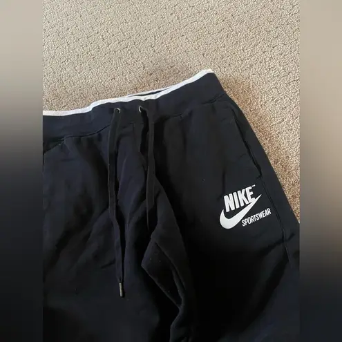 Nike Black & White Jogger Pant Size Medium Bin 213