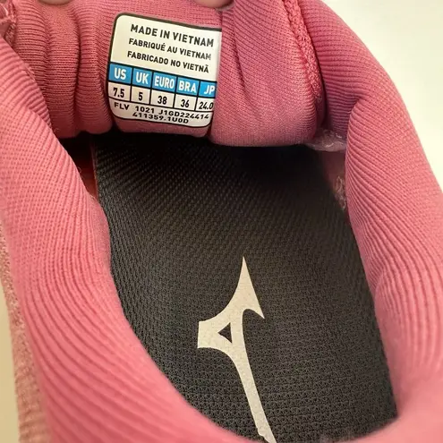 Mizuno Wave Inspire 18 Pink Rosette Snow White Running Shoes Women's Size 7.5 US