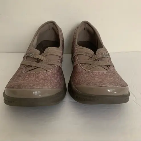 Bzees Nieche II Taupe Woodland Floral Slip On Comfort Shoes Size 6.5M