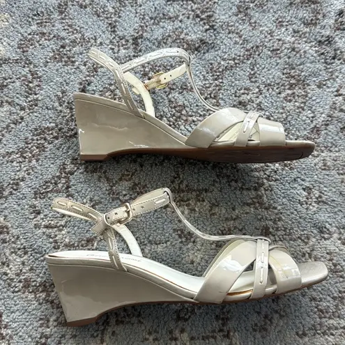 Etienne Aigner Vintage Mirage T-Strap Patent Wedge Sandals Stone 9.5