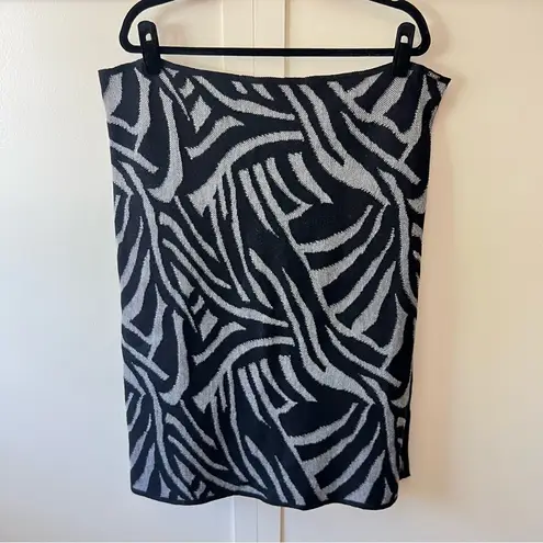 St John Sport Women’s Black Animal Print Blanket Shawl Scarf Wrap One Size