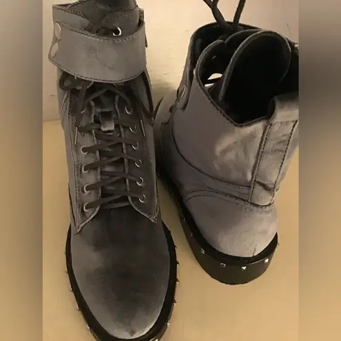 Vince Camuto  women gray velvet Combat Talorini boots Size 8.5
