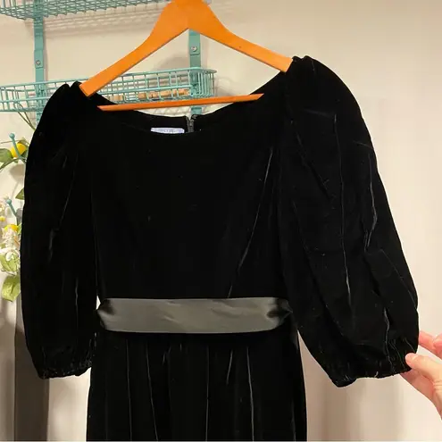 Oscar de la Renta Vintage 70’s-80’s velvet boatneck maxi ribbon waist maxi gown