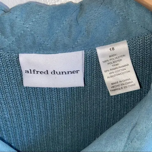 Alfred Dunner Quilted blue vest with sweater back Size 18