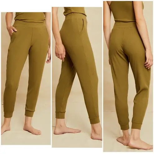 Amour Vert Amour very • Skylar Paris ribbed jogger in matcha