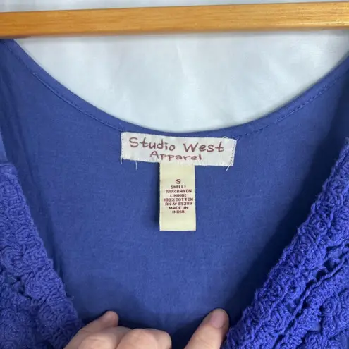 Studio West Apparel Sleeveless Maxi Dress Crochet Bodice Flowy Skirt Size Small Blue