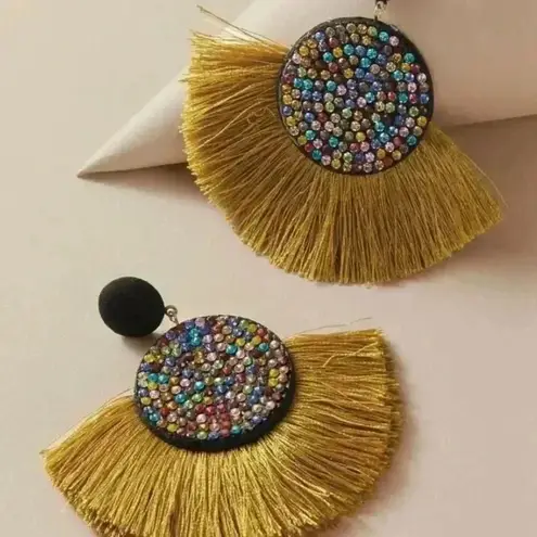 🆕Rhinestone Engraved Round & Fan Tassel Drop🆕 Yellow