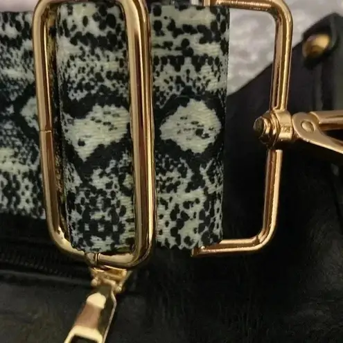 UNBRANDED BLACK CROSSBODY PURSE ADJUSTABLE BLACK WHITE GREEN SNAKESKIN …