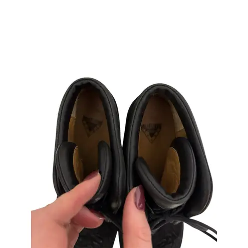 John Fluevog Ankle Boots Womens 8.5 Black Hypnos Geometric Embossed Heeled - Image 6