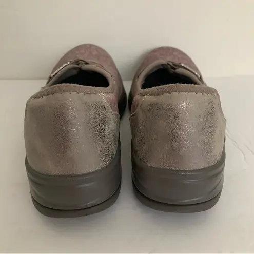 Bzees Nieche II Taupe Woodland Floral Slip On Comfort Shoes Size 6.5M