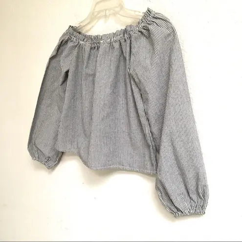 Brandy Melville  off the shoulder crop top S