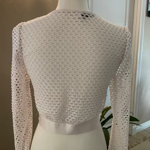 Savvi Top Womens Medium White Mesh Cutout Crop Long Sleeves Thumbholes Gym