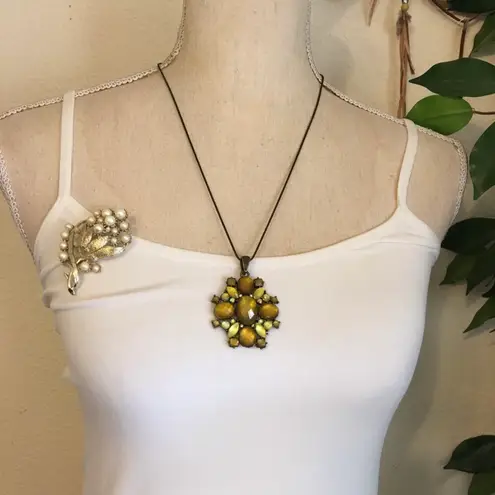 Vintage 50s Coro faux pearl gold cluster brooch