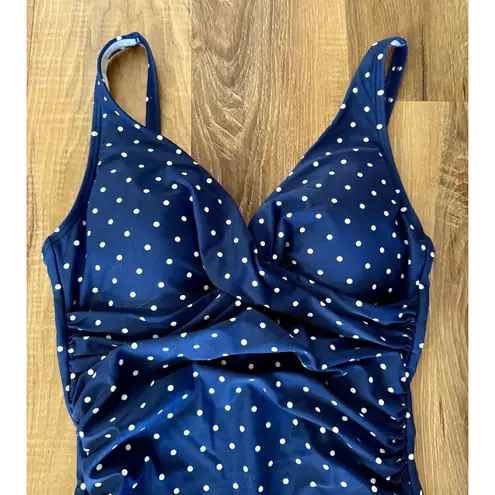 Nip Tuck Swim Women’s Cup Navy Polka Dot One Piece Swimsuit Size 6 Ruche EUC Blue