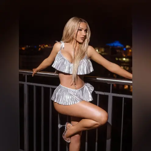 Savage x Fenty NWT Pleated Lamé unlined bra silver ruffle bow women’s size 32D