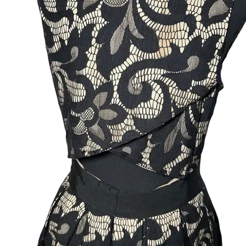 Sea New York Full Lace Front Zip Sleeveless Dress Size 8 Open Back Mini Dress Black
