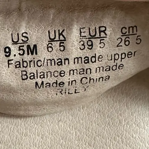 Aerosoles LifeStride Riley Strappy Sandals. Gold Upper with Snakeskin Pattern Heel. Sz 9.5