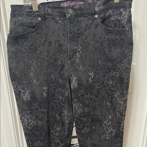 Gloria Vanderbilt 🖤🖤🖤BOGOHO🖤🖤🖤 Women's Black Floral Jeans