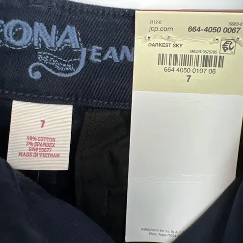 Arizona  Jean Size 7 Juniors Navy Blue Bermuda Shorts Womens 11" Inseam