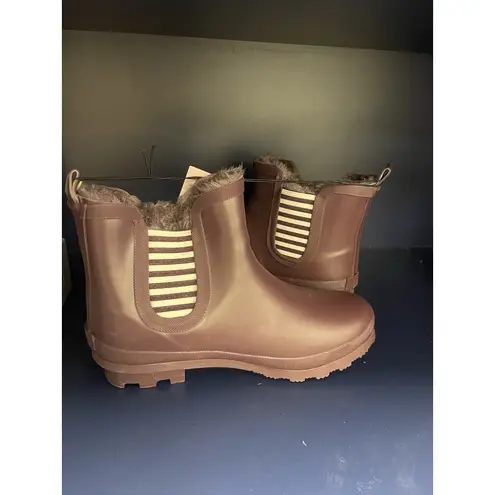 Serra Plum Women's Chelsea Rain Boots Elastic Side Panels & Lugged Sole Size 8