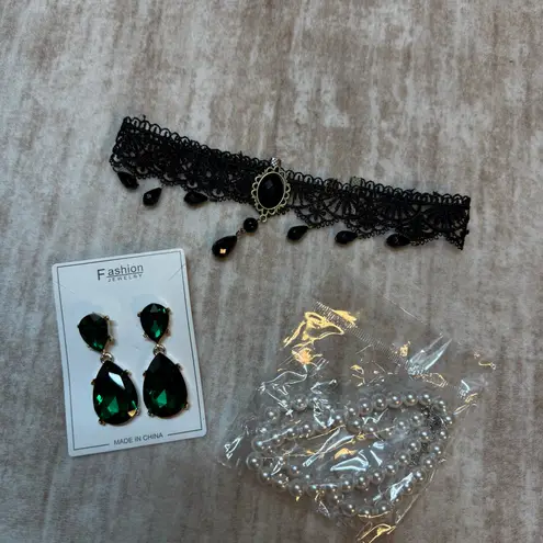 Cruella Deville Halloween Costume Set 101 Dalmatians Disney Villain Era Wig White