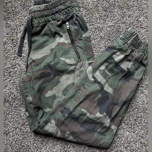 Aritzia  TNA Alice Camo Cargo Jogger Pant XXS