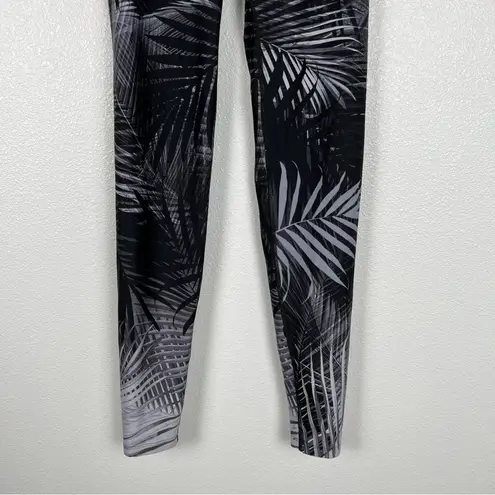 Wear It To Heart Peleton Leaf Print Leggings Gray Sz XS Black