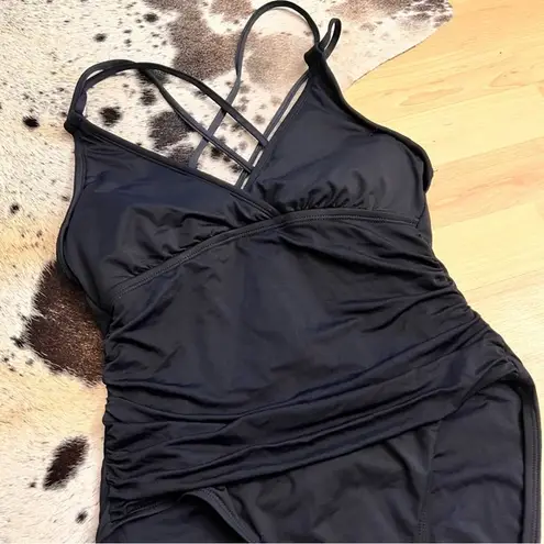 La Blanca Island Goddess Cross-Back One Piece Black Size 6