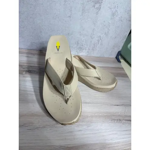Volatile Womens 10 Wedge Bahama Flip Flop Sandals Tan Beige Comfort New