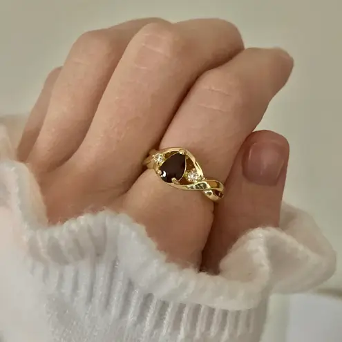Boutique NWT Pear Garnet Gold Promise Engagement Ring “Scarlette” Red Coffin Teardrop Jewelry