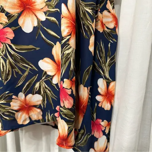 Perfect Peach Tropical Hawaiian Floral Multicolored Print Top Size Medium Blue