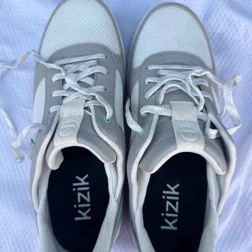 Women's Athletic Shoes in White and Gray Size 9.5