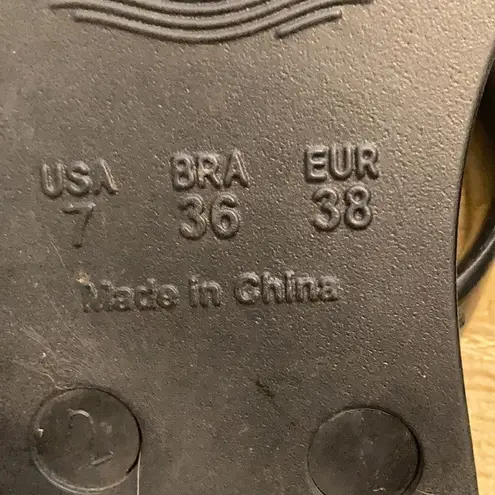 Size 7 Black and Tan comfy sandals with cute flower details GUC