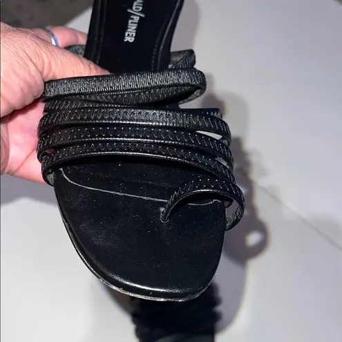 Donald J. Pliner Women's Black Strappy Sandals kitten heel Size 6.5