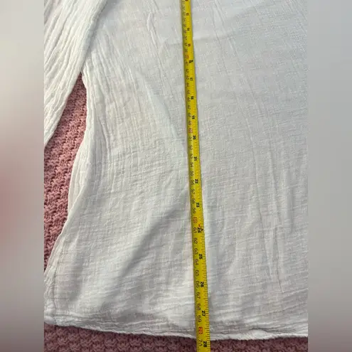 Made in ITALY. 100% cotton.Casual White V