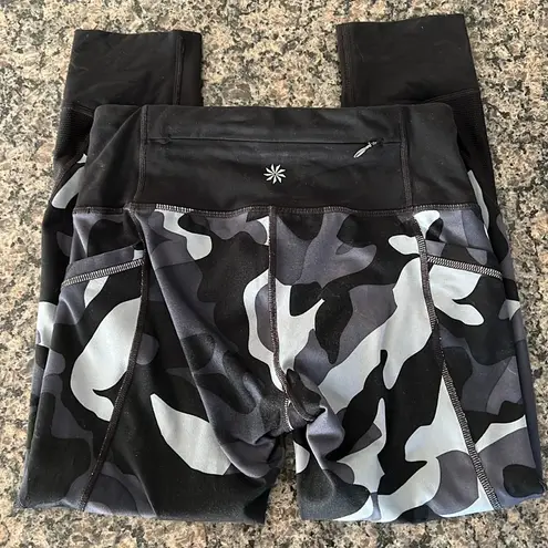 Athleta Relay Camo Capri 2.0, size XS