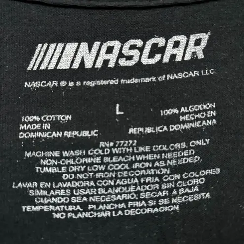 Hooters Hendrick Motorsports T-shirt size large