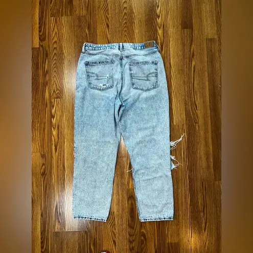 American Eagle Funky  Ripped Mom Straight Jeans!