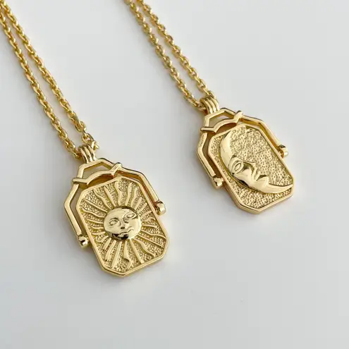 The Moon Gold Tag Necklace And Sun Pendant Necklace