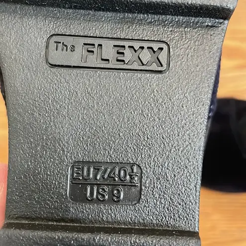 The Flexx Suede Cross