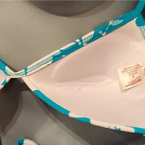 Arizona Jeans Arizona Jean Two Piece Blue & White Flowers SwimSuit. Top:SMALL / Bottoms:Medium