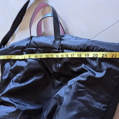 Victoria's Secret  Extra Large Tote  black black and pink lightweight zipper