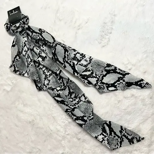 NWT Lulu’s Black & White Snake Print Scarf Ponytail Holder