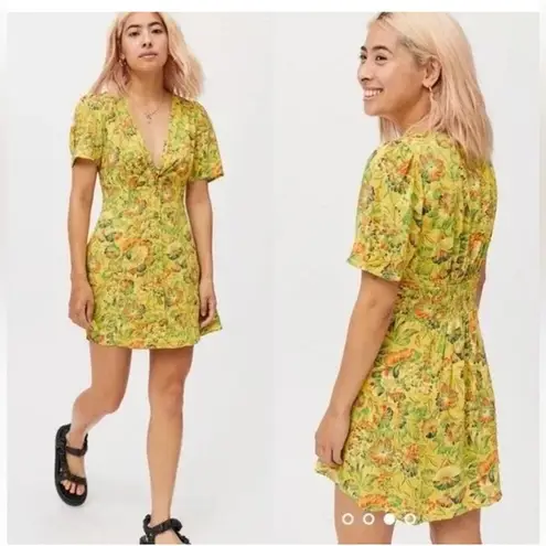 Urban Outfitters  size XS Bettie twist floral Hawaiian print mini dress