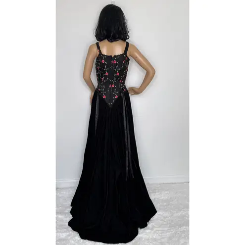 Late 80s Jeannie Nitro Gothic black velvet silk floral embroidered corset gown s