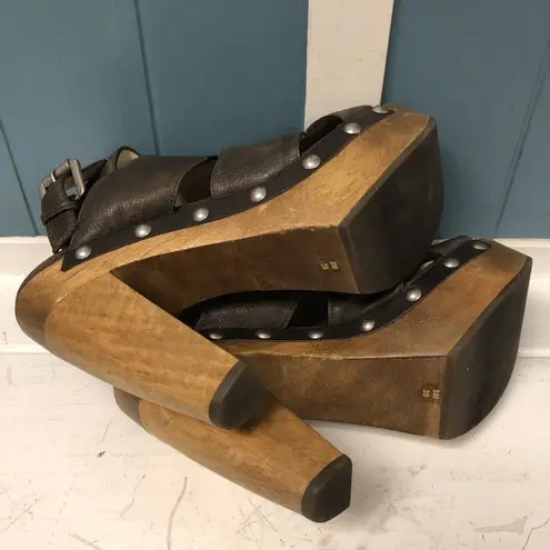 Vera Wang Lavender Label Leather Gladiator Heels Wooden Heels US 8 EU 39 Brown