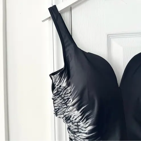 MiracleSuit NWT Black Silver Shores Temptress Slimming One Piece Swimsuit 16