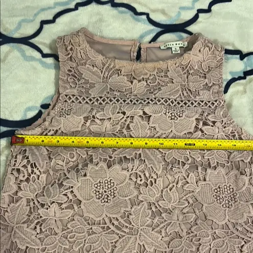 Haute Monde Elegant Lace Sleeveless Blouse