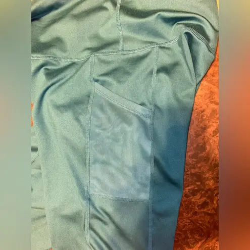 Ideology Compression High-Rise Side-Pocket Cropped Leggings - size small