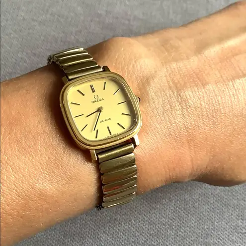 SWISS made OMEGA watch for lady 🌟🌟🌟 Gold